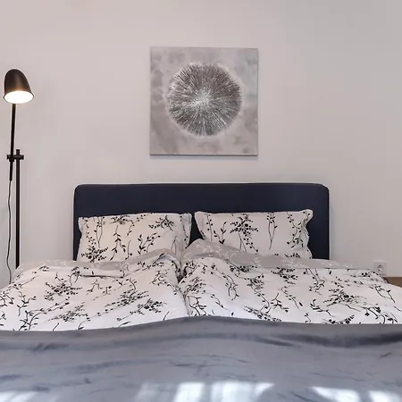 Апартамент Cosy & Renovated 2bd Flat Near Vitoshka By Flat Mаnager София